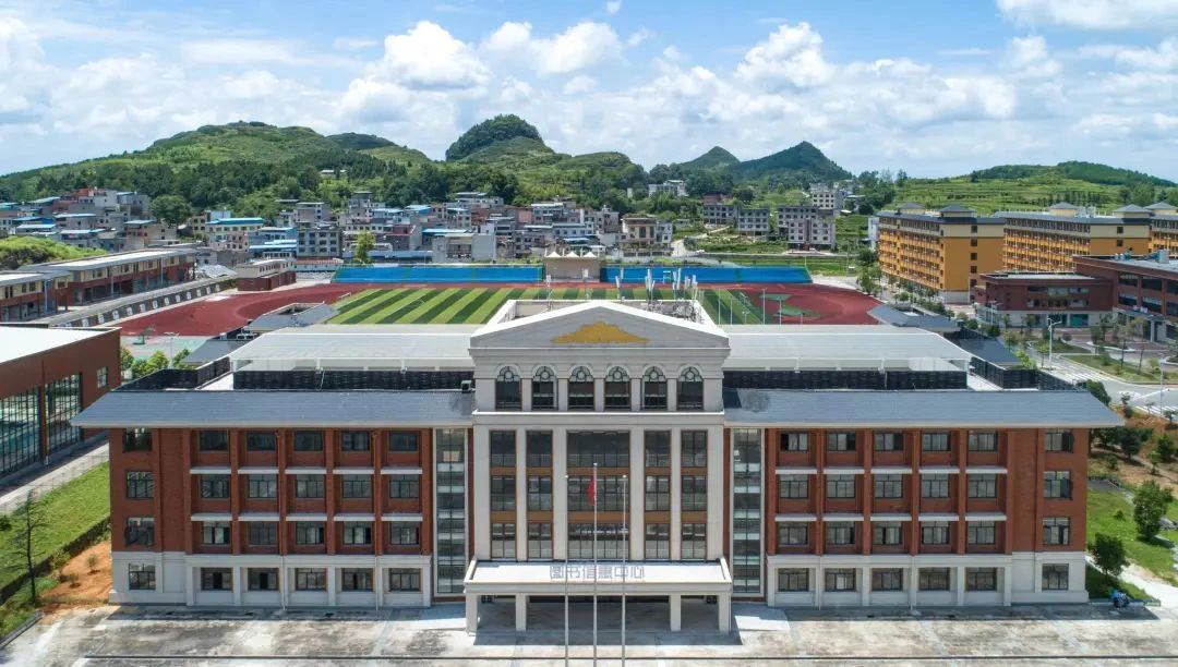 DeepSeek告诉你，报读贵州铜仁数据职业学院的10大优势！！